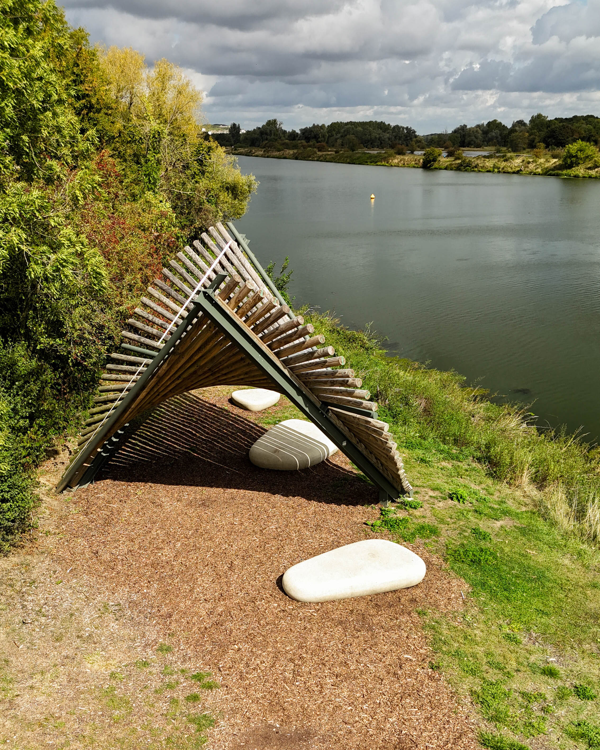 Etienne Lorent, fondateur de Nature & Bois, sur un chantier en milieu naturel